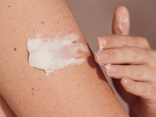 Model applying body butter to arm Model applying body butter to arm