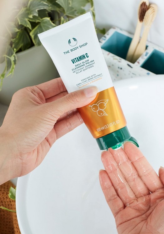 The Body Shop Vitamin C Daily Glow Cleansing Polish The Body Shop Vitamin C Daily Glow Cleansing Polish