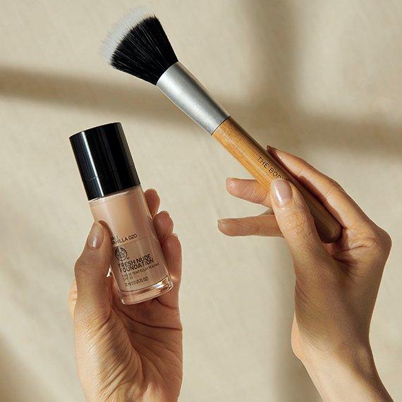 Brocha y Base de Maquilaje de The Body Shop