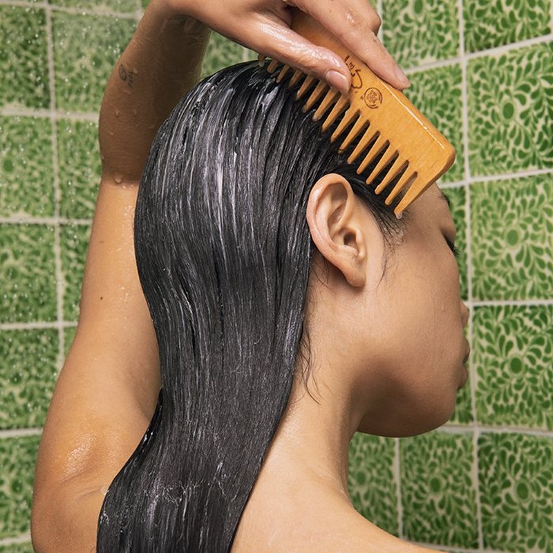WOMEN COMBING HAIR IN SHOWER WOMEN COMBING HAIR IN SHOWER
