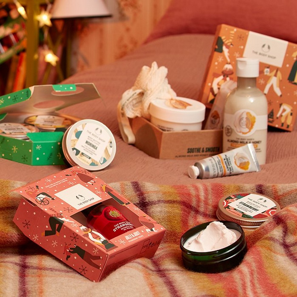 Christmas gifts on bedding and blankets Christmas gifts on bedding and blankets