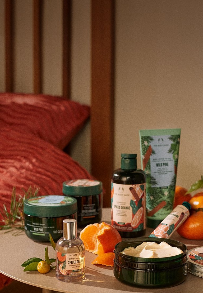 Image of Seasonal products, with oranges and wild pine