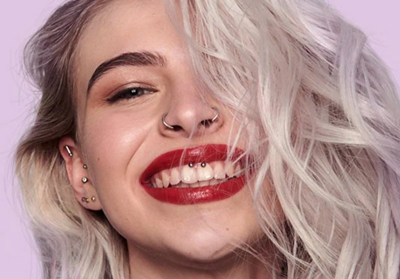 Visage souriant d’une femme Visage souriant d’une femme