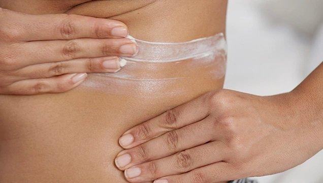 HANDS RUBBING CREAM INTO SKIN