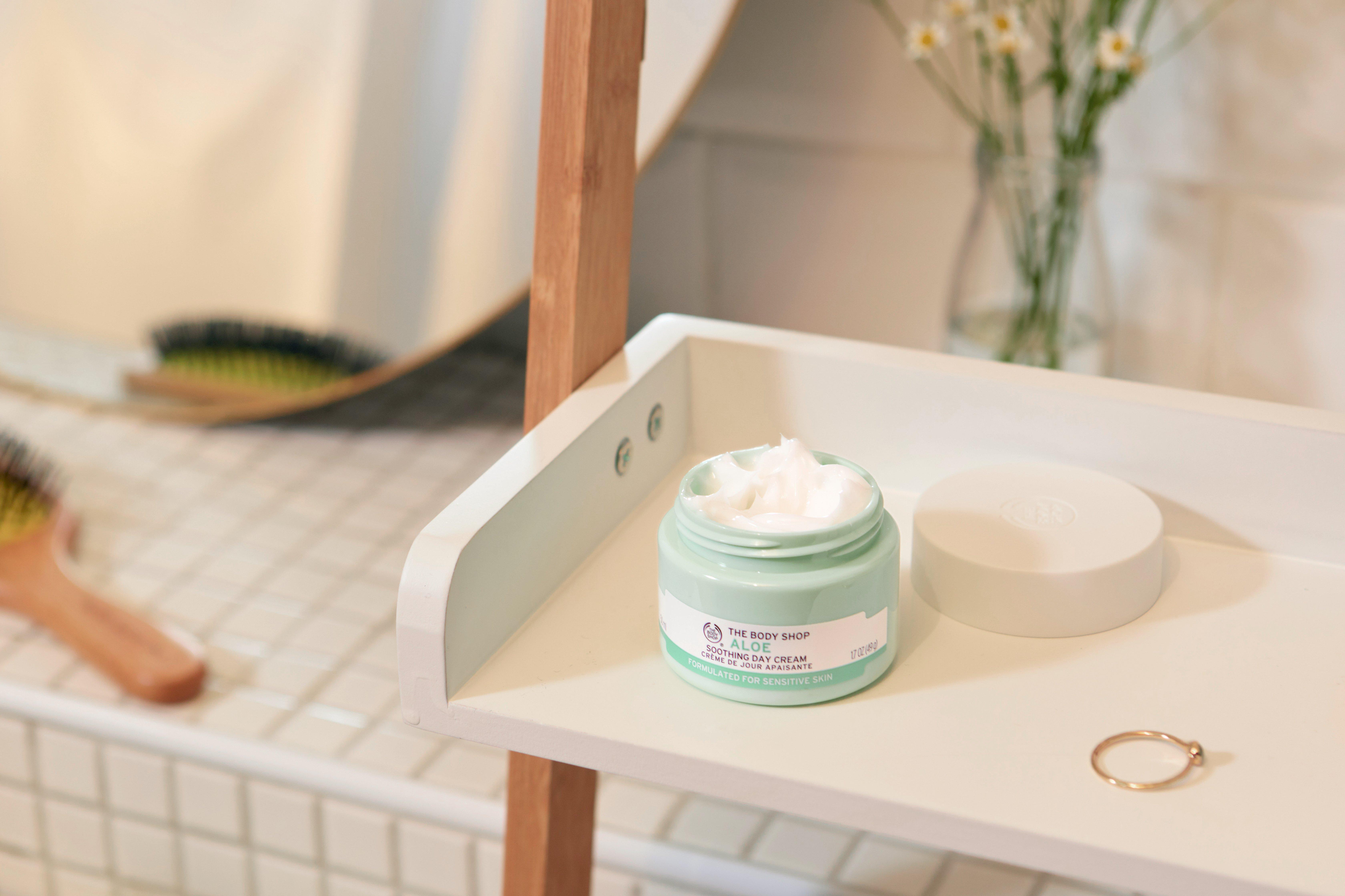 THE BODY SHOP ALOE SOOTHING DAY CREAM