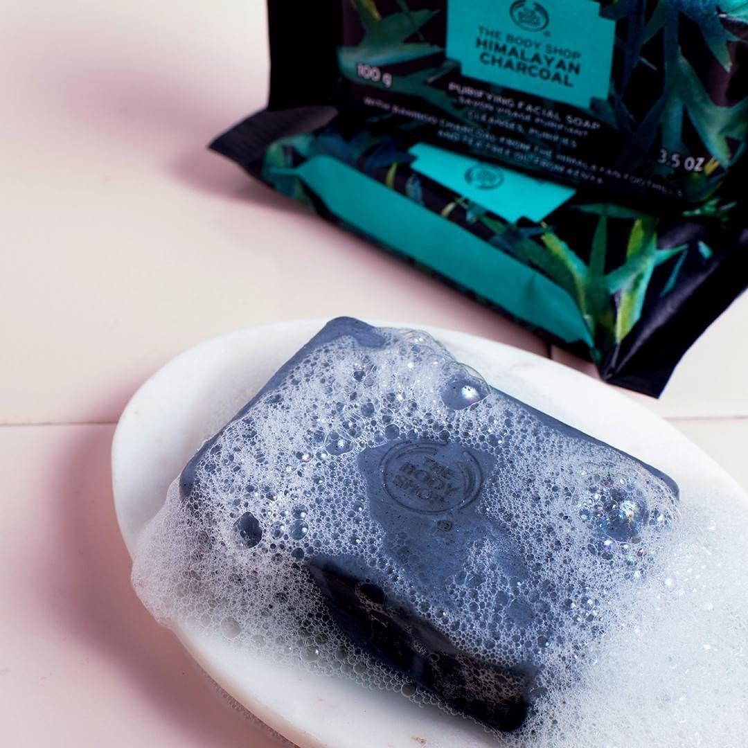 The Body Shop Himalayan Charcoal Facial Soap
