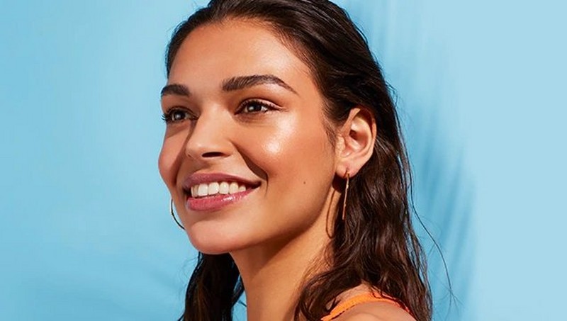 Woman smiling Woman smiling