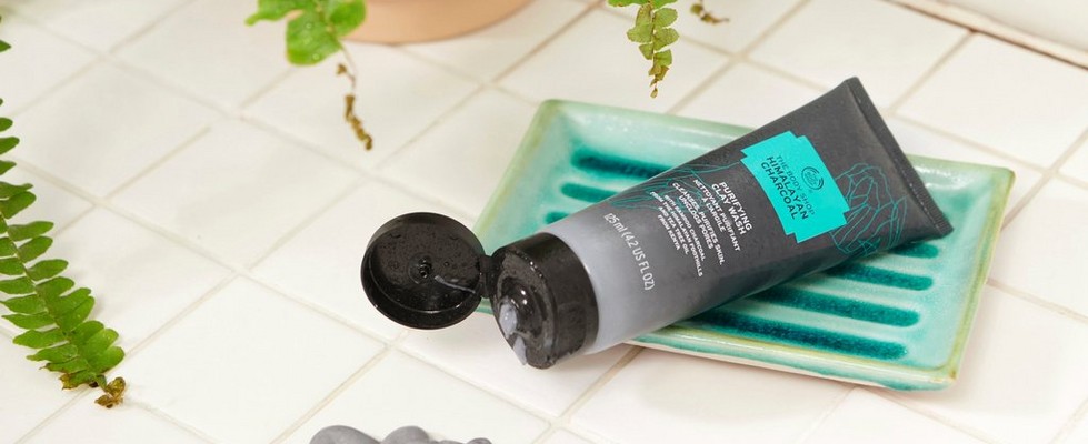 The Body Shop Himalayan Charcoal Purifying Clay Wash The Body Shop Himalayan Charcoal Purifying Clay Wash