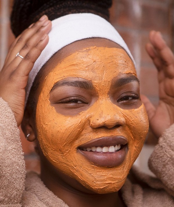 Person wearing face mask Person wearing face mask