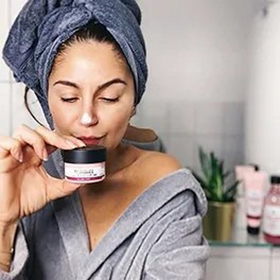 Women Holding Pot Of Bodyshop Vitamin E Moisture Cream Women Holding Pot Of Bodyshop Vitamin E Moisture Cream