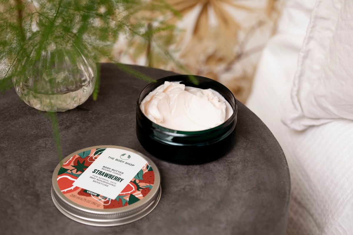 THE BODY SHOP STRAWBERRY BODY BUTTER