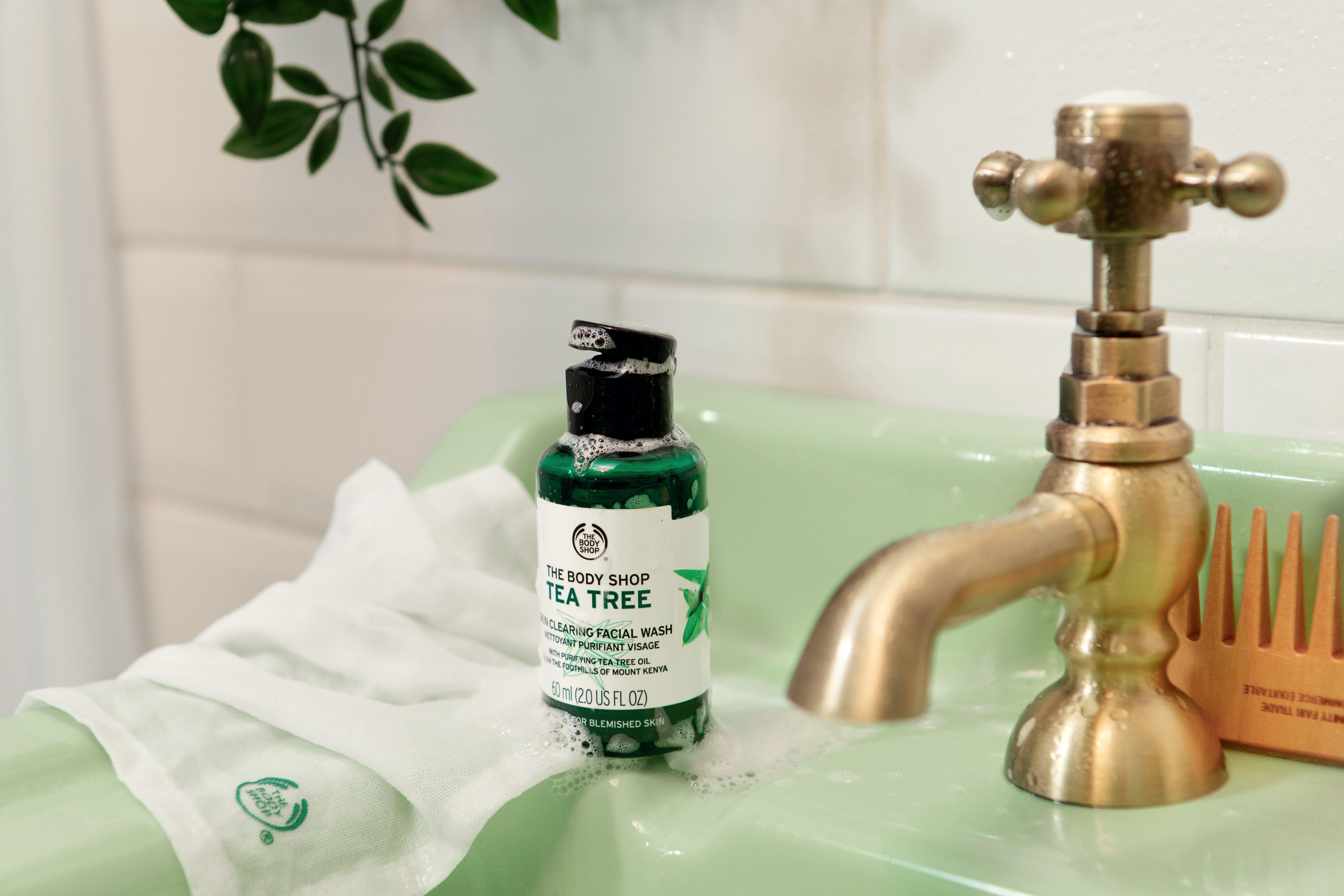 Tea Tree Skin Clearing Facial Wash