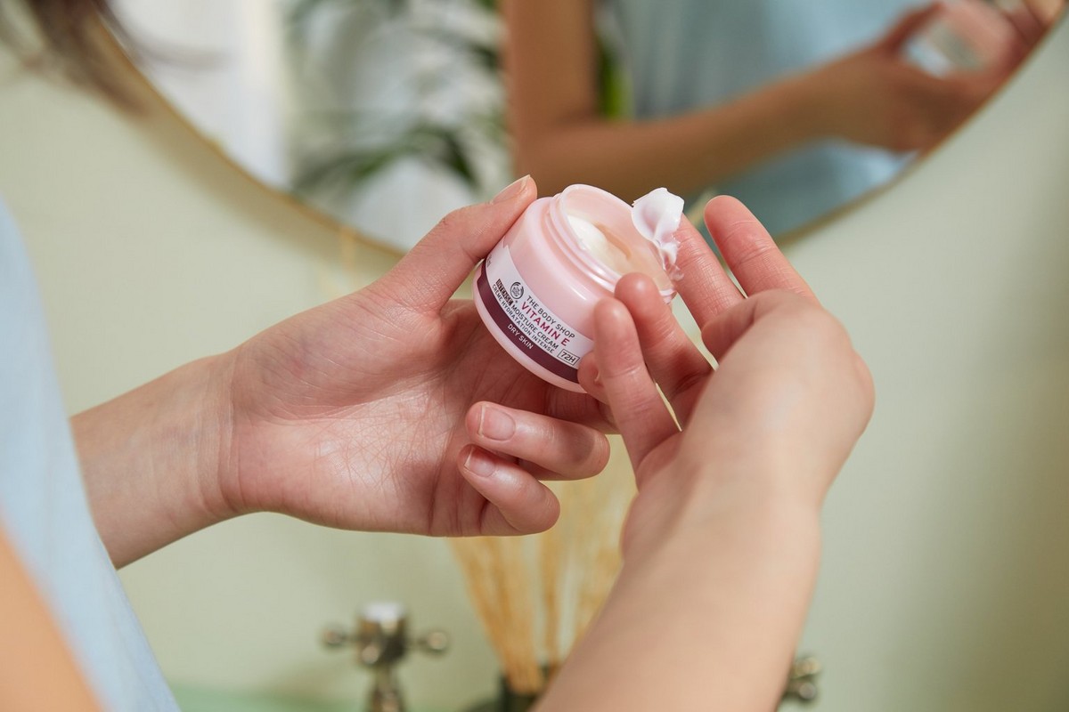 Hands using The Body Shop Vitamin E Moisture Cream
