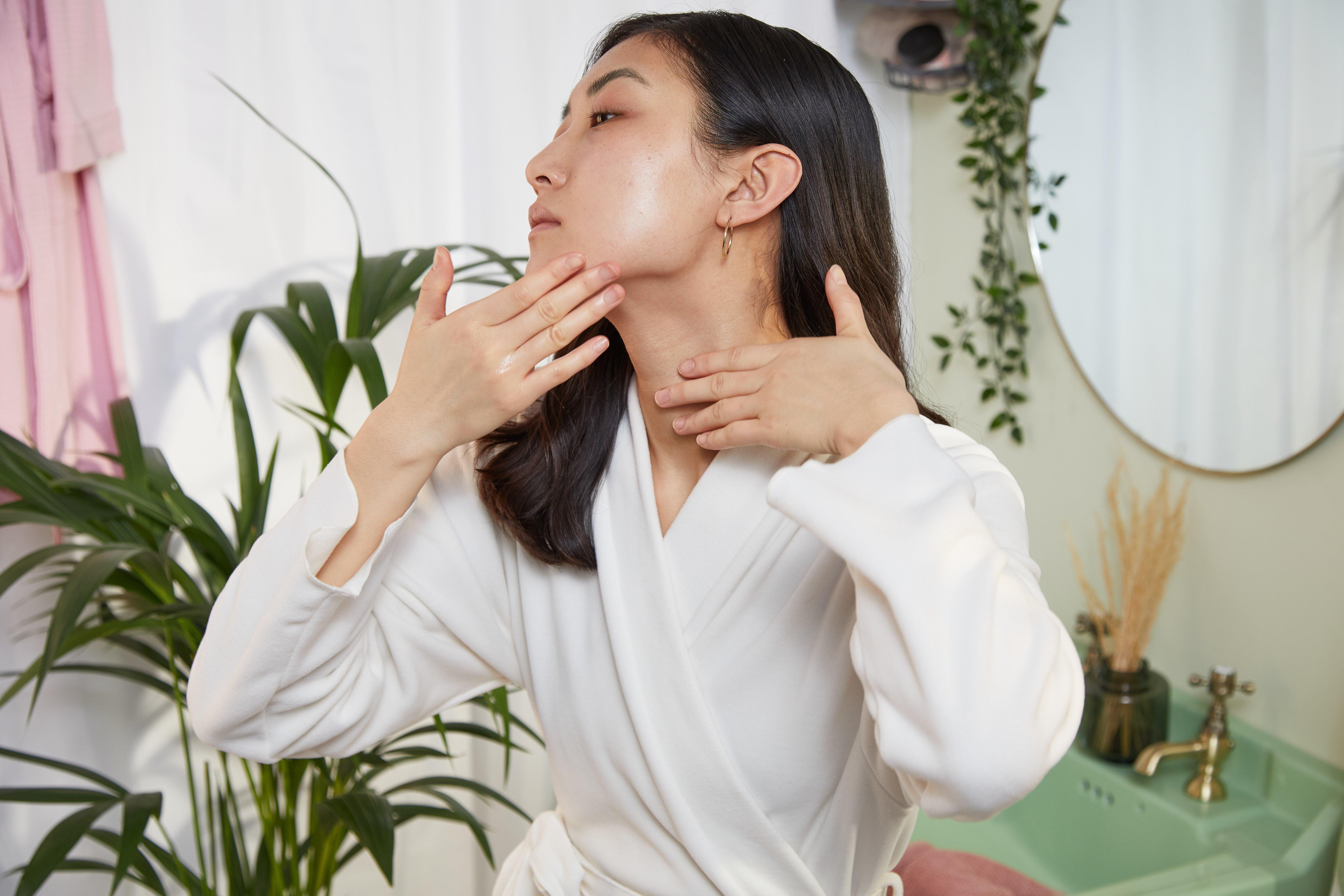 Oil massage for face discount