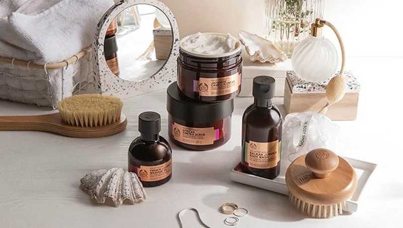BODY SHOP PRODUCTS ON DRESSING TABLE BODY SHOP PRODUCTS ON DRESSING TABLE